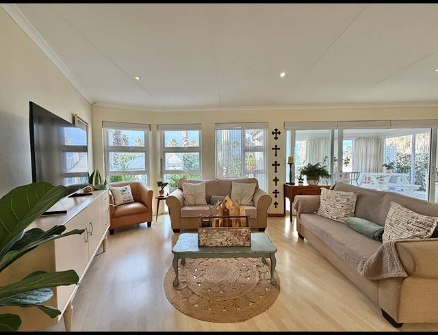 6 BEDROOM HOUSE FOR SALE IN MARINA MARTINIQUE